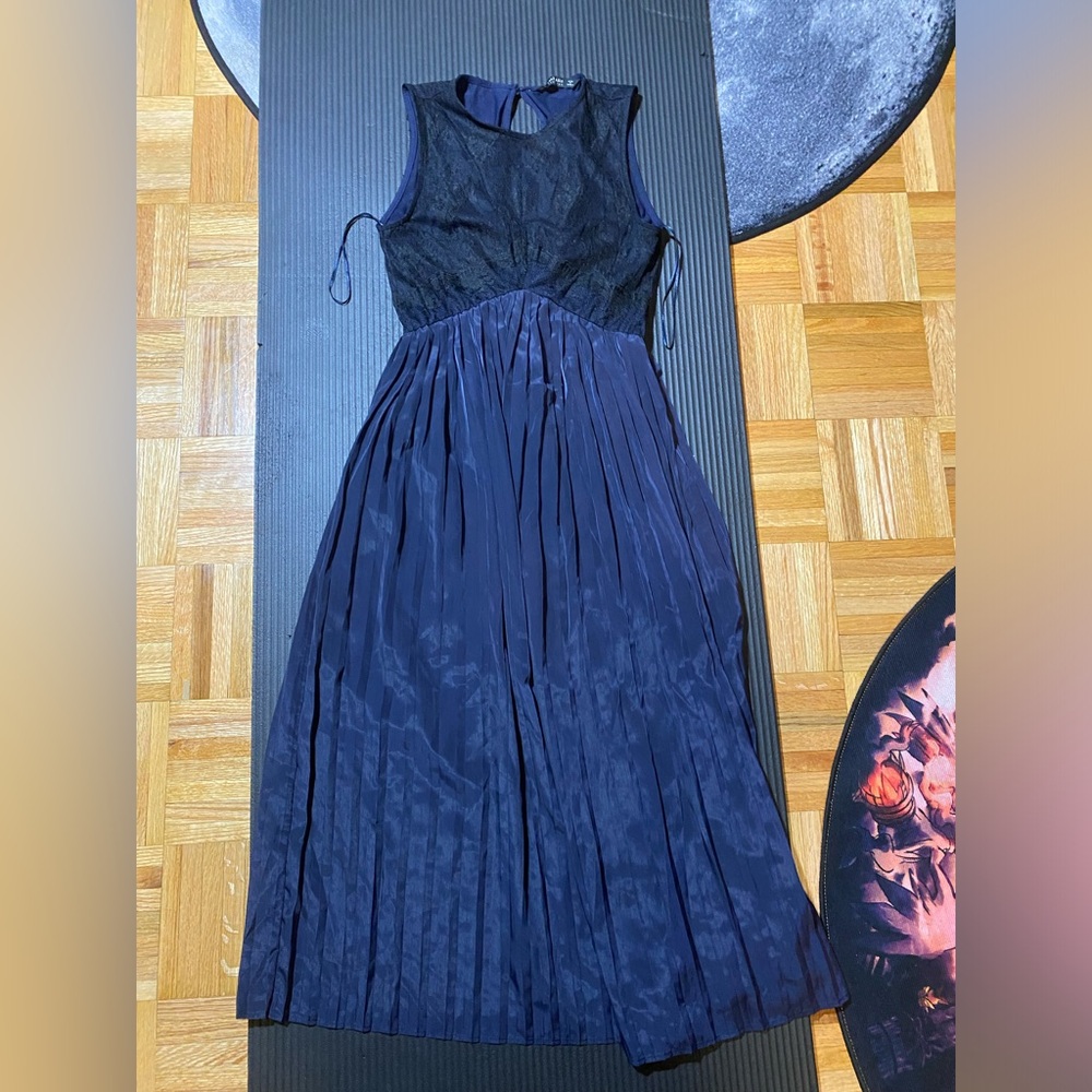 Zara XS navy dress with pleated skirt